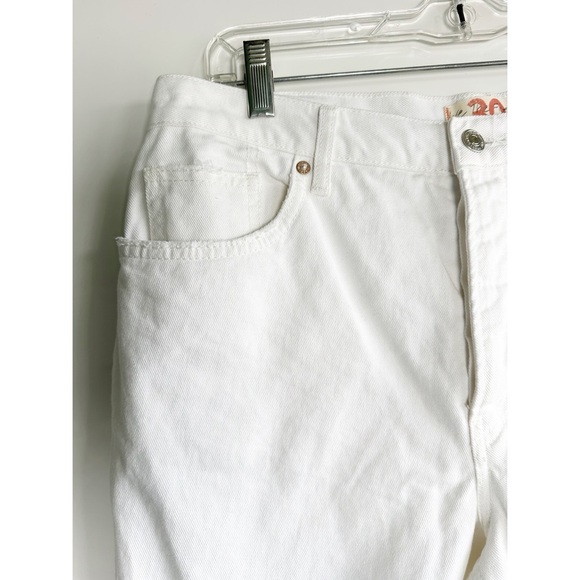 We The Free Maggie Mid Rise Straight Jean  in Optic White Denim Distressed 30 - Picture 6 of 14
